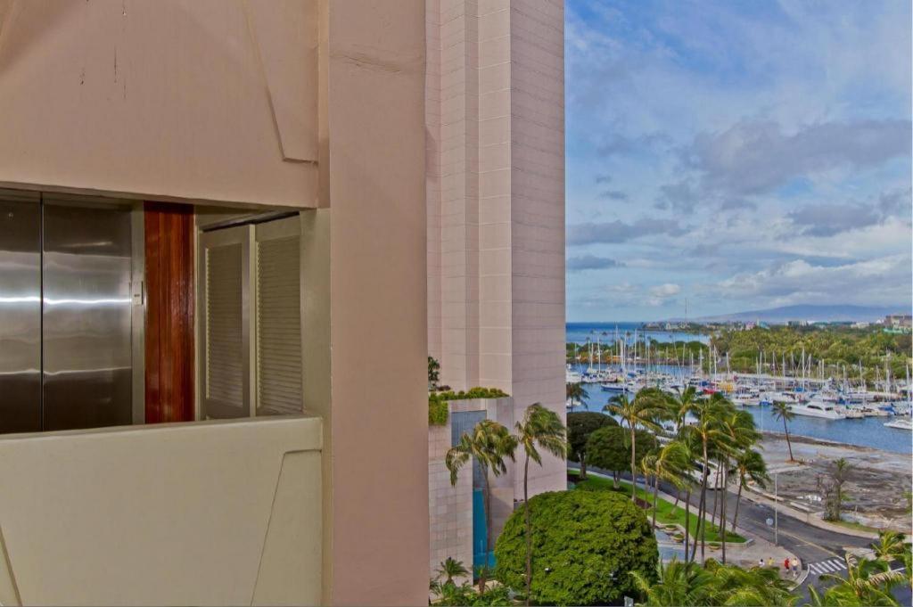 Hotel Equus Honolulu Exterior foto